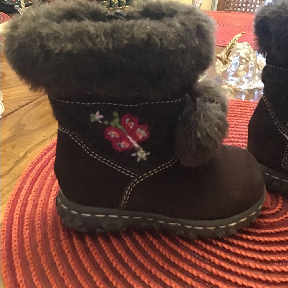 Arizona brown suede boots with pompous size 5 suede flowers warm school …